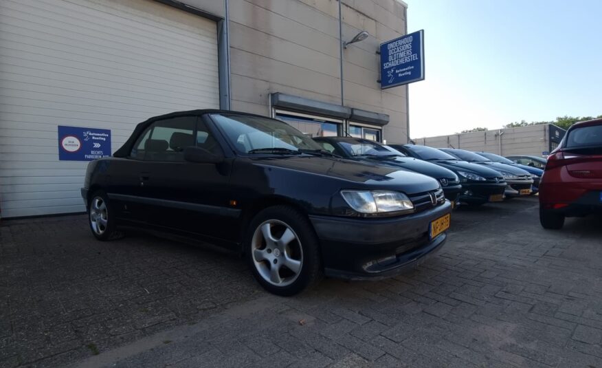 Peugeot 306 cabrio uit 1995