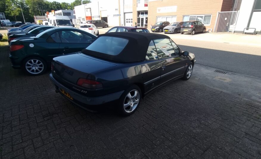 Peugeot 306 cabrio uit 1995