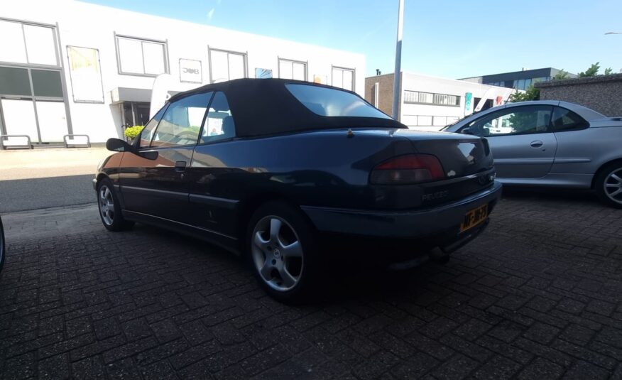 Peugeot 306 cabrio uit 1995